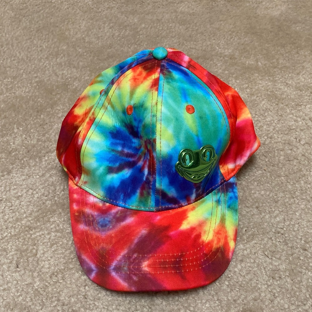 RAINFOREST Vibrant Tie-Dye Hat with Frog Accent